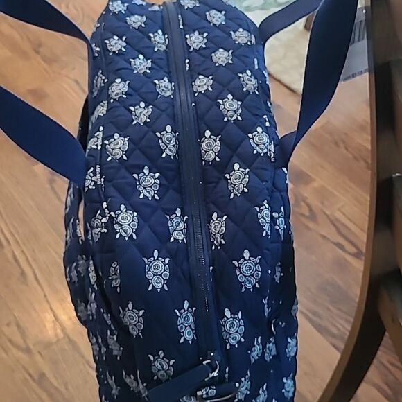 Vera Bradley Sea Turtles Medium Traveler Bag NWT - Picture 3 of 4